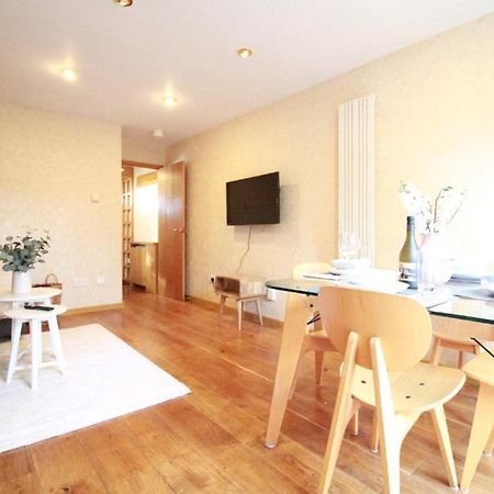 Cheerful Two-Bedroom Residential Home Oxford Bagian luar foto