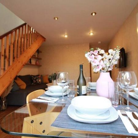 Cheerful Two-Bedroom Residential Home Oxford Bagian luar foto